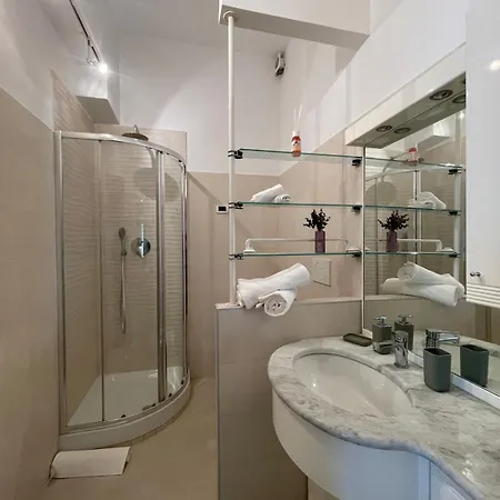 San Giovanni Apartment *